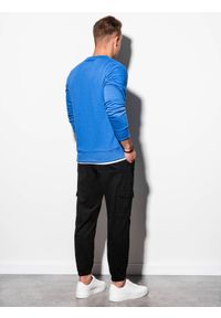 Ombre Clothing - Bluza męska bez kaptura BASIC - niebieska B978 - L. Okazja: na co dzień. Typ kołnierza: bez kaptura. Kolor: niebieski. Materiał: materiał, bawełna, poliester. Styl: casual, klasyczny