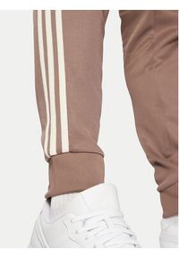 Adidas - adidas Spodnie dresowe adicolor Classics SST JP2518 Beżowy Slim Fit. Kolor: beżowy. Materiał: bawełna #5