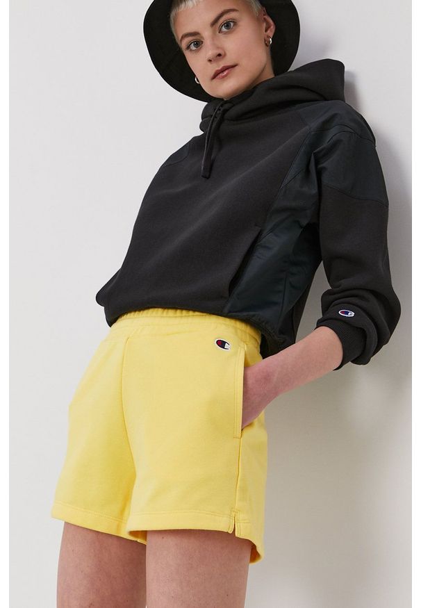 Champion - Szorty. Okazja: na co dzień. Kolor: żółty. Materiał: dzianina. Wzór: gładki. Styl: casual