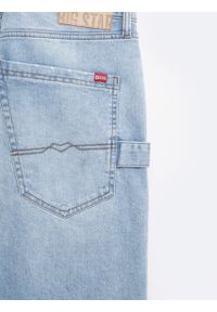 Big-Star - Szorty męskie jeansowe z przetarciami jasnoniebieskie Aleksy Workwear 220. Okazja: na co dzień. Stan: podwyższony. Kolor: niebieski. Materiał: jeans. Sezon: lato. Styl: klasyczny, casual, vintage