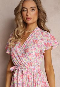 Renee - Jasnoróżowa Plisowana Sukienka Maxi w Kwiatki z Gumką w Talii Ikama. Kolor: różowy. Materiał: materiał. Wzór: kwiaty. Długość: maxi #5