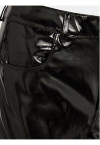 Gina Tricot Spodnie z imitacji skóry 21348 Czarny Regular Fit. Kolor: czarny. Materiał: syntetyk #6