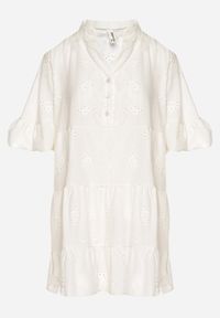 Born2be - Jasnobeżowa Bawełniana Sukienka z Haftowanej Tkaniny o Koszulowym Kroju z Falbanami Filidwena. Okazja: na co dzień. Typ kołnierza: kołnierzyk klasyczny. Kolor: beżowy. Materiał: tkanina, bawełna. Wzór: haft. Typ sukienki: koszulowe. Styl: boho, elegancki, casual, klasyczny #7