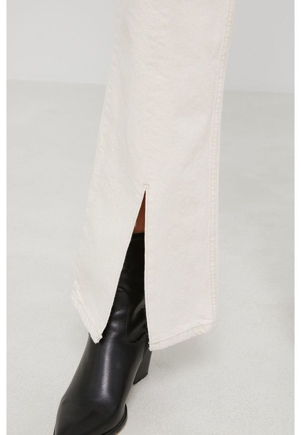 Answear Lab jeansy damskie high waist. Okazja: na co dzień. Stan: podwyższony. Kolor: beżowy. Styl: wakacyjny
