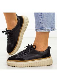 Czarne skórzane sneakersy damskie Sergio Leone Sp025. Okazja: na co dzień, na spacer. Nosek buta: okrągły. Zapięcie: sznurówki. Kolor: czarny. Materiał: skóra. Sezon: wiosna, lato. Obcas: na platformie. Sport: turystyka piesza