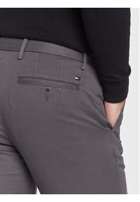 TOMMY HILFIGER - Tommy Hilfiger Chinosy Core Denton MW0MW28884 Szary Straight Fit. Kolor: szary. Materiał: bawełna #4