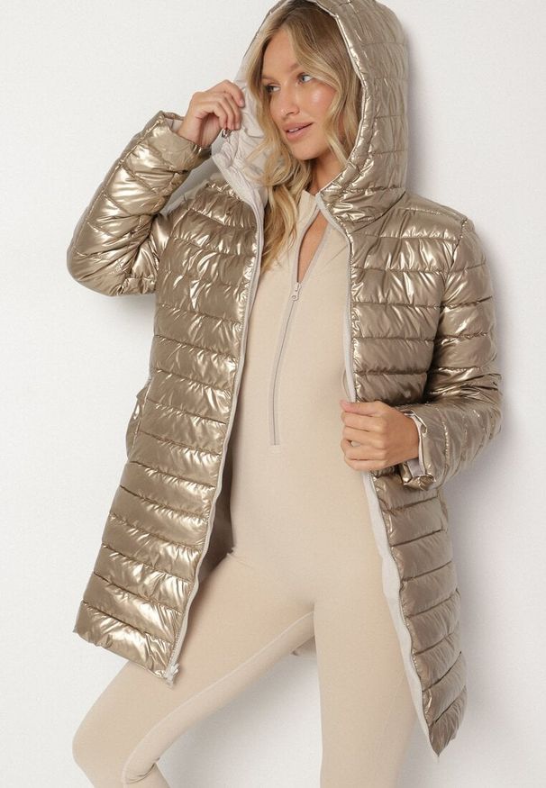 Born2be - Jasnobeżowa Pikowana Kurtka Dwustronna z Kapturem Alarrise. Okazja: na spacer. Typ kołnierza: kaptur. Kolor: beżowy. Materiał: jeans, skóra. Wzór: gładki