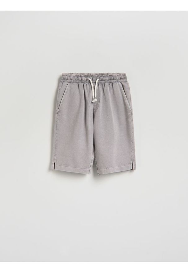 Reserved - Bawełniane szorty bermudy - jasnoszary. Kolor: szary. Materiał: bawełna