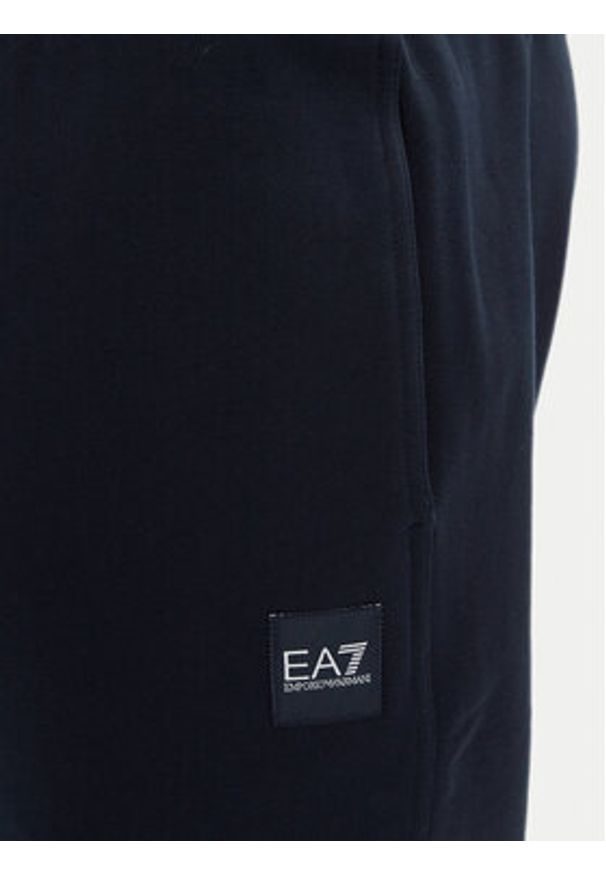 EA7 Emporio Armani Dres 7M000914 AF10377 UB102 Granatowy Modern Fit. Kolor: niebieski. Materiał: bawełna