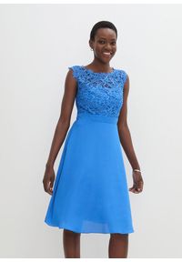 bonprix - Sukienka z koronką. Kolor: niebieski. Materiał: koronka. Wzór: koronka