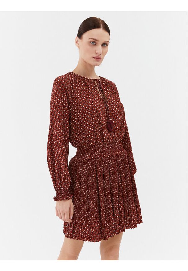 Pepe Jeans Sukienka codzienna Katri PL953422 Brązowy Regular Fit. Okazja: na co dzień. Kolor: brązowy. Materiał: syntetyk. Typ sukienki: proste. Styl: casual