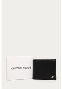 Calvin Klein Jeans - Portfel skórzany. Kolor: czarny. Materiał: skóra. Wzór: gładki #5
