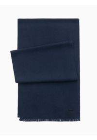 Ombre Clothing - Monochromatyczny szalik męski z frędzlami – granatowy V2. Okazja: na co dzień. Kolor: niebieski. Materiał: tkanina, poliester, bawełna. Wzór: aplikacja, jednolity. Styl: klasyczny, wizytowy, casual, elegancki