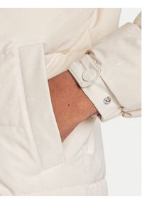 Guess Kurtka zimowa M5BL0B W2322 Écru Relaxed Fit. Materiał: syntetyk. Sezon: zima
