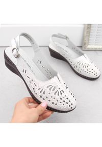 Skórzane komfortowe sandały damskie pełne ażurowe białe T.Sokolski L24-27. Kolor: biały. Materiał: skóra. Wzór: ażurowy #3