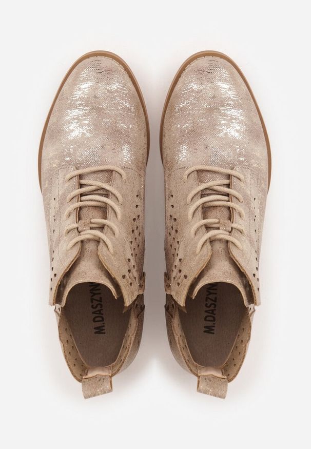 Renee - Jasnobrązowe Botki ze Skórzaną Wkładką i Ażurowym Wzorem Nantiela. Okazja: na co dzień. Kolor: brązowy. Materiał: skóra. Wzór: ażurowy. Sezon: jesień, wiosna. Obcas: na słupku. Styl: elegancki, klasyczny, casual