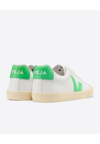 Veja - VEJA - Białe sneakersy ze skóry Esplar. Kolor: biały. Materiał: skóra. Szerokość cholewki: normalna. Wzór: aplikacja #3