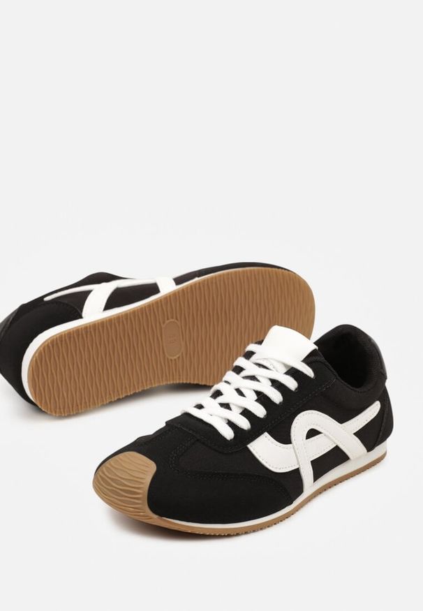 Born2be - Czarne Sneakersy Ozdobione Geometrycznym Motywem Ardetia. Okazja: na co dzień. Kolor: czarny. Materiał: jeans. Wzór: aplikacja, geometria