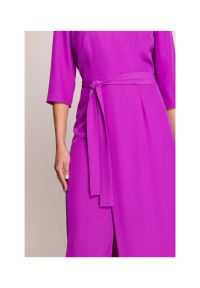 Stylove - Elegancka sukienka midi z dekoltem V i rozcięciem fuksja. Okazja: do pracy. Kolor: niebieski, różowy. Typ sukienki: ołówkowe. Styl: elegancki. Długość: midi #3