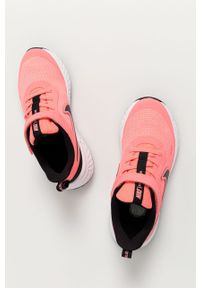 Nike Kids - Buty dziecięce Revolution 5. Nosek buta: okrągły. Zapięcie: rzepy. Kolor: różowy. Materiał: syntetyk, materiał, skóra ekologiczna, guma. Szerokość cholewki: normalna. Model: Nike Revolution #2