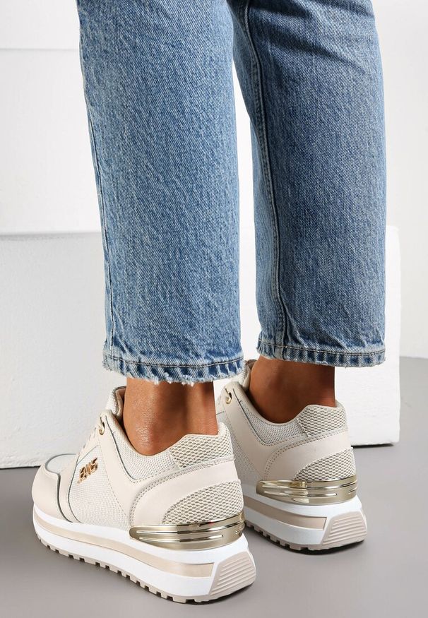 Renee - Beżowe Brokatowe Sneakersy na Ozdobnej Podeszwie przed Kostkę Jariana. Wysokość cholewki: przed kostkę. Kolor: beżowy