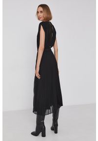 Armani Exchange Sukienka kolor czarny midi rozkloszowana. Kolor: czarny. Materiał: tkanina. Wzór: gładki. Typ sukienki: rozkloszowane, plisowane. Długość: midi #2