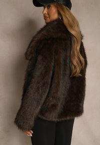 Renee - Brązowa Kurtka Futerko o Kroju Oversize z Szerokim Kołnierzem Reissa. Kolor: brązowy. Materiał: futro #5