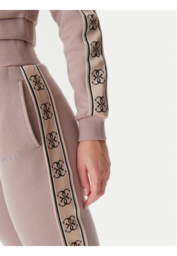 Guess Bluza V3RQ12 KB3P2 Brązowy Regular Fit. Kolor: brązowy. Materiał: bawełna