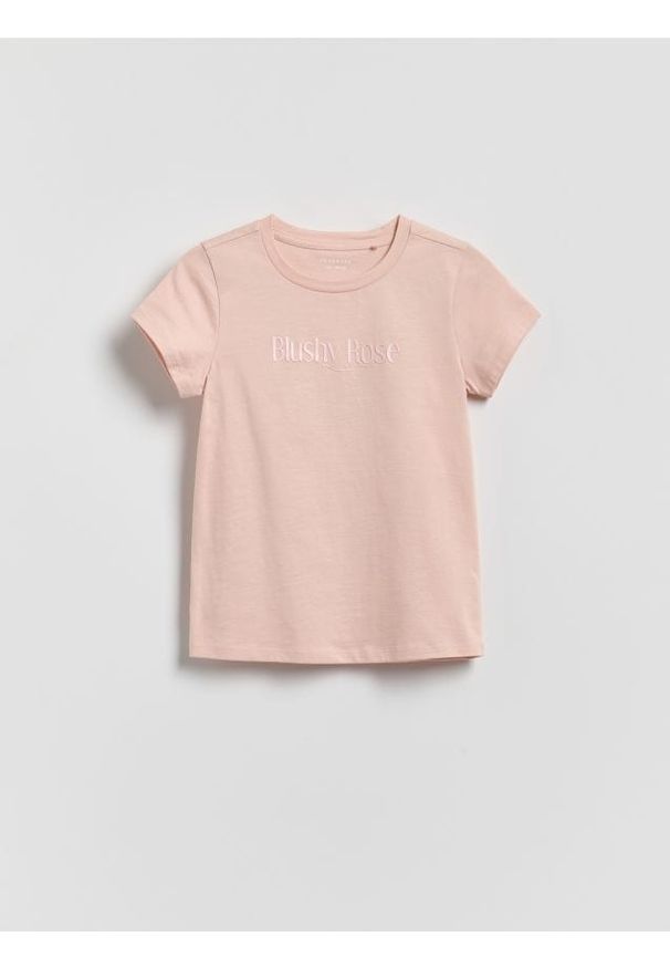 Reserved - T-shirt z wypukłym napisem - brudny róż. Kolor: różowy. Materiał: bawełna. Wzór: napisy