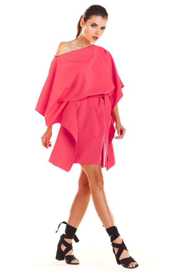 e-margeritka - Sukienka kimonowa z paskiem fuksja - uni. Okazja: na imprezę. Kolor: różowy. Materiał: poliester, elastan, materiał. Typ sukienki: oversize. Styl: elegancki