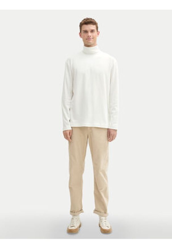 Tom Tailor Golf 1043993 Biały Regular Fit. Typ kołnierza: golf. Kolor: biały. Materiał: bawełna
