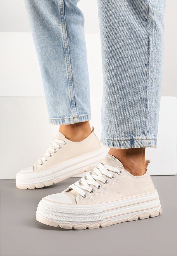 Renee - Beżowe Trampki na Platformie z Paskami i Niską Cholewką Zienelle. Okazja: na co dzień. Wysokość cholewki: przed kostkę. Zapięcie: pasek. Kolor: beżowy. Materiał: jeans. Szerokość cholewki: normalna. Obcas: na platformie. Styl: casual