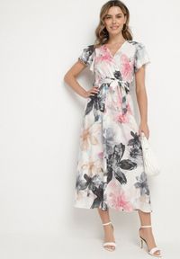 Born2be - Biało-Czarna Sukienka w Kwiaty o Kopertowym Kroju z Wiązanym Paskiem Redanae. Okazja: na co dzień. Kolor: czarny. Wzór: kwiaty. Typ sukienki: kopertowe. Styl: elegancki, casual #2
