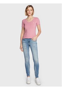 Guess T-Shirt Mini Triangle W2YI45 J1311 Różowy Slim Fit. Kolor: różowy. Materiał: bawełna #5