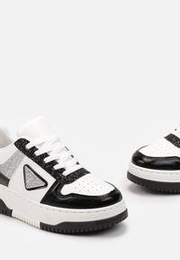 Born2be - Czarno-Białe Sneakersy przed Kostkę na Grubej Podeszwie Flickra. Wysokość cholewki: przed kostkę. Kolor: czarny