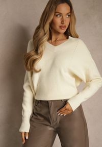 Renee - Jasnobeżowy Sweter z Dodatkiem Kaszmiru i Trójkątnym Dekoltem Silefera. Okazja: na co dzień. Kolor: beżowy. Materiał: kaszmir. Styl: casual, elegancki #3