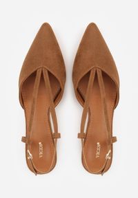 Born2be - Jasnobrązowe Czółenka VICES z Imitacji Zamszu na Niskim Słupku z Odkrytą Piętą Aquilea. Okazja: do pracy, na co dzień. Nosek buta: otwarty. Zapięcie: pasek. Kolor: brązowy. Materiał: zamsz. Obcas: na słupku. Styl: elegancki, klasyczny, casual, wizytowy #3