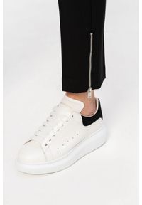 Guess - GUESS Czarne spodnie damskie, Rozmiar S. Stan: obniżony. Kolor: czarny. Materiał: tkanina, poliester. Wzór: aplikacja #4