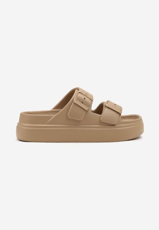 Born2be - Ciemnobeżowe Klapki z Ozdobnymi Klamrami Rettiana. Okazja: na co dzień. Kolor: beżowy. Obcas: na obcasie. Styl: elegancki, casual. Wysokość obcasa: niski