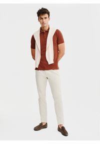 Pako Lorente - PAKO LORENTE - Beżowe spodnie z zaszewkami. Okazja: na co dzień. Kolor: beżowy. Materiał: bawełna, elastan. Wzór: gładki. Styl: casual #5