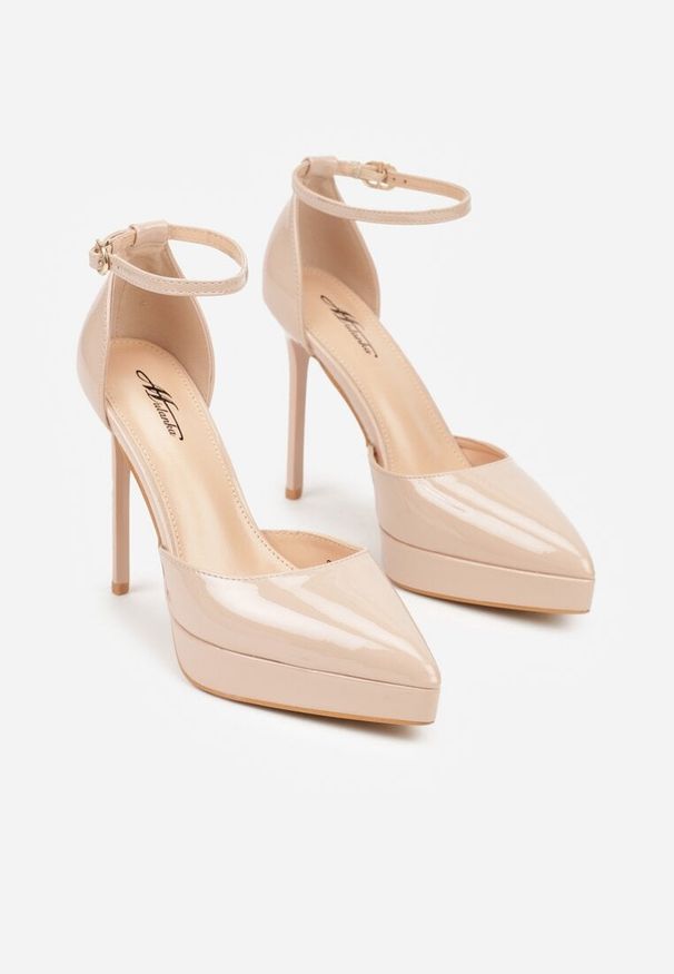 Renee - Beżowe Szpilki Lakierowane z Platformą Nilafera. Okazja: na co dzień. Zapięcie: sprzączka. Kolor: beżowy. Materiał: lakier. Obcas: na platformie. Styl: casual, elegancki