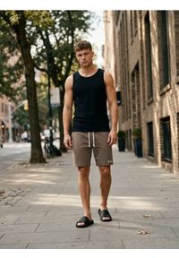 Sinsay - Szorty slim - brązowy. Kolor: brązowy #1