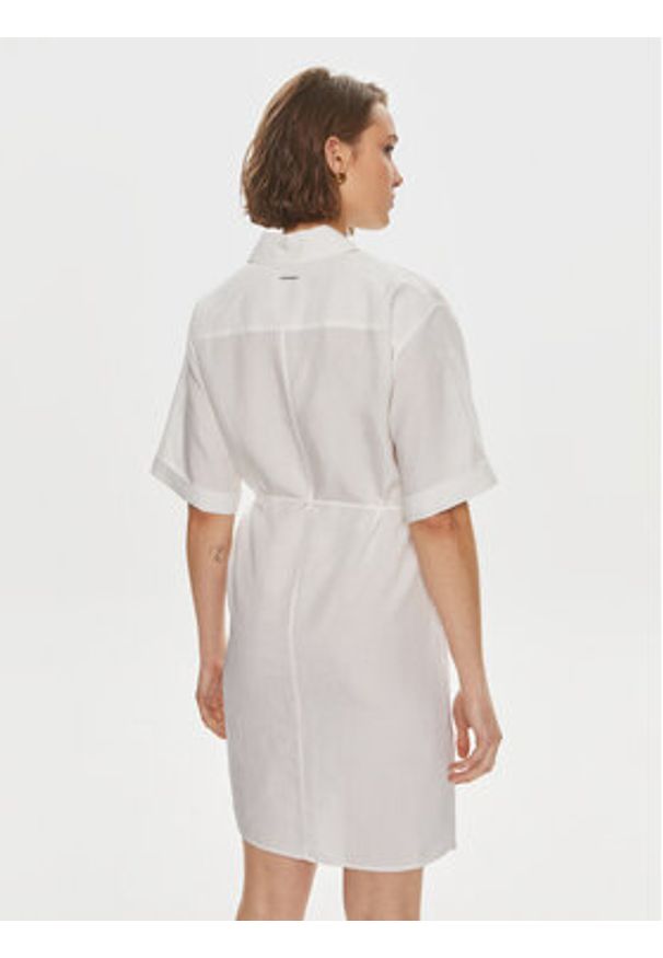 Calvin Klein Sukienka koszulowa K20K206697 Biały Relaxed Fit. Kolor: biały. Materiał: lyocell. Typ sukienki: koszulowe
