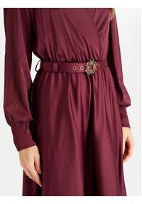 Rinascimento Sukienka koktajlowa CFC0125426003 Bordowy Regular Fit. Kolor: czerwony. Materiał: syntetyk. Styl: wizytowy #5