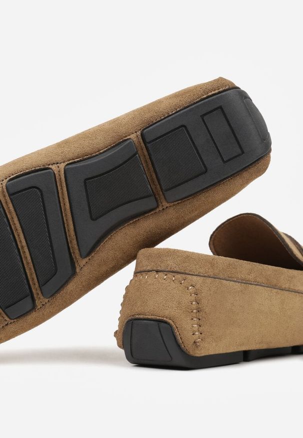 Born2be - Ciemnobeżowe Półbuty Mokasyny z Imitacji Zamszu Sewelka. Okazja: na co dzień. Kolor: beżowy. Materiał: zamsz. Styl: klasyczny, casual, elegancki