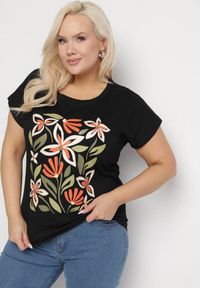 Born2be - Czarny Bawełniany T-shirt z Nadrukiem z Kwiatami Setalisa. Okazja: na co dzień. Kolekcja: plus size. Kolor: czarny. Materiał: bawełna. Wzór: kwiaty, nadruk. Styl: klasyczny, casual, elegancki