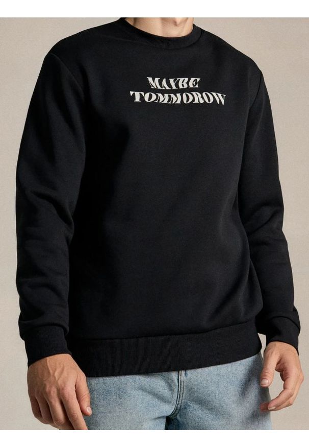 Sinsay - Bluza crewneck z napisem - czarny. Kolor: czarny. Wzór: napisy