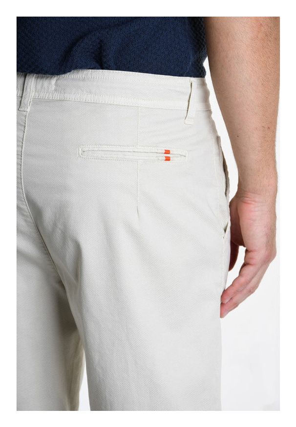 Xagon Man Szorty | P25031CR4052 | Mężczyzna | Ecru. Materiał: bawełna, elastan. Styl: elegancki