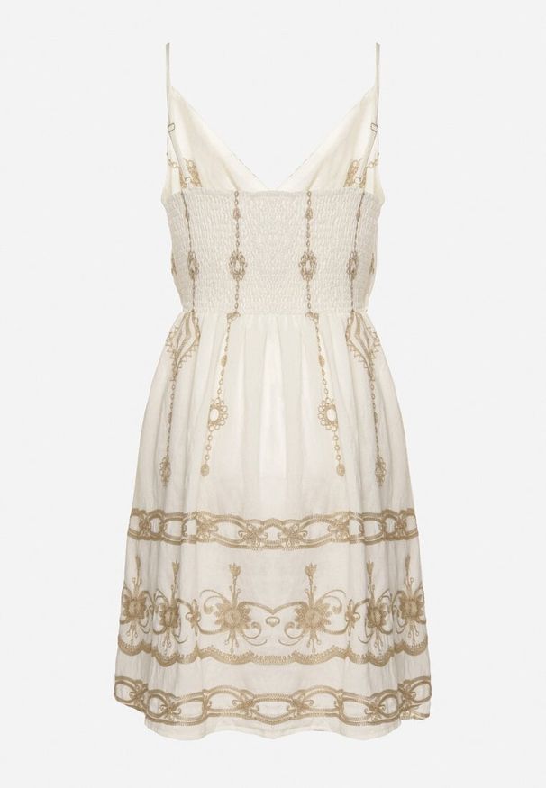 Born2be - Biała Sukienka Boho z Wiskozy na Ramiączkach Zdobiona Metalicznym Haftem Saleriela. Okazja: na spacer, na co dzień. Kolor: biały. Materiał: wiskoza. Długość rękawa: na ramiączkach. Wzór: aplikacja, haft. Typ sukienki: rozkloszowane. Styl: boho