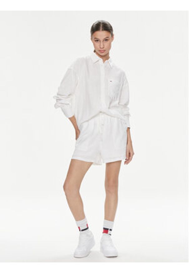 Tommy Jeans Koszula DW0DW17987 Biały Relaxed Fit. Kolor: biały. Materiał: wiskoza